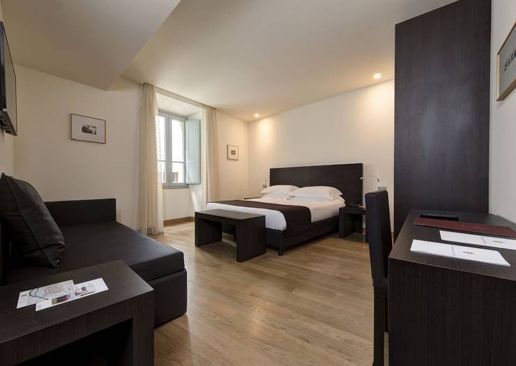 Superior triple room Hotel Tiferno Città di Castello, Umbria