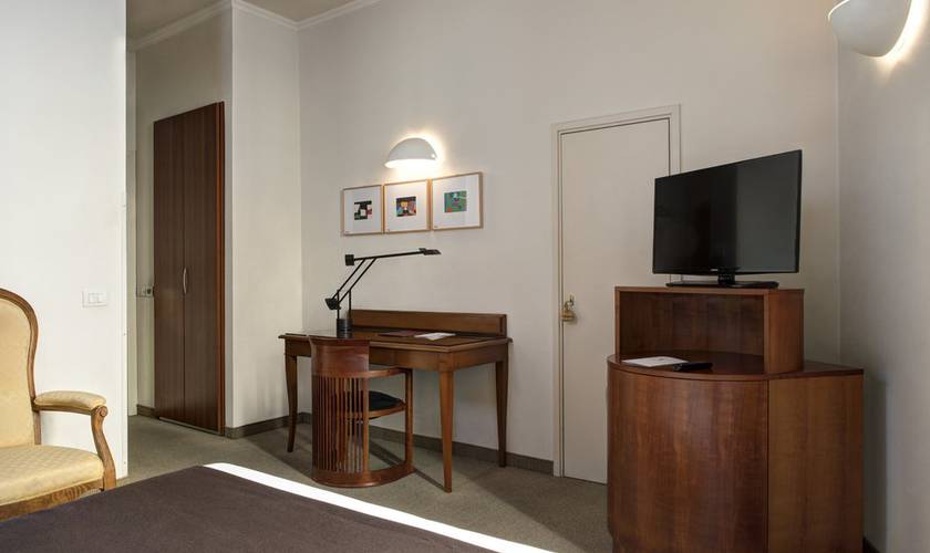 Camera doppia standard Hotel Tiferno Città di Castello, Umbria Camera doppia standard Hotel Tiferno Città di Castello, Umbria