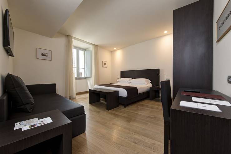 Superior triple room Hotel Tiferno Città di Castello, Umbria Superior triple room Hotel Tiferno Città di Castello, Umbria