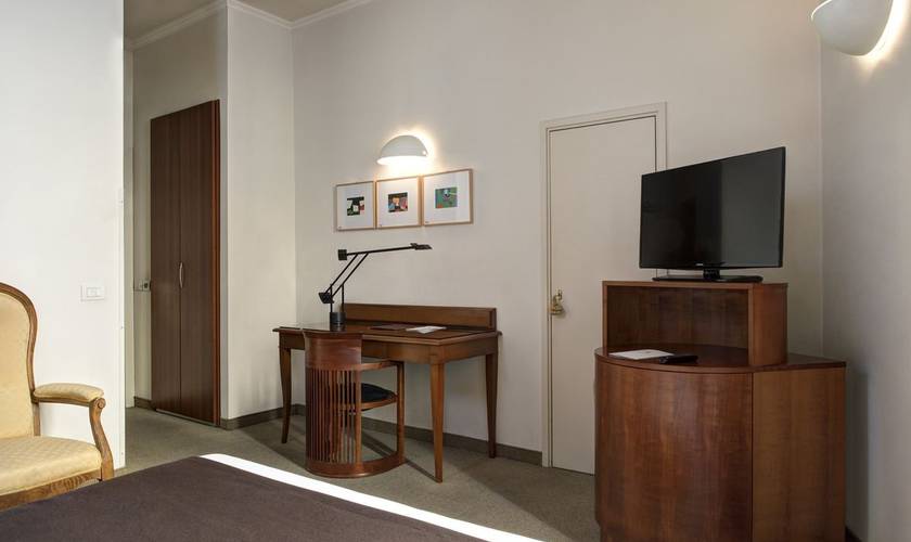 Camera doppia standard ad uso singola Hotel Tiferno Città di Castello, Umbria Camera doppia standard ad uso singola Hotel Tiferno Città di Castello, Umbria