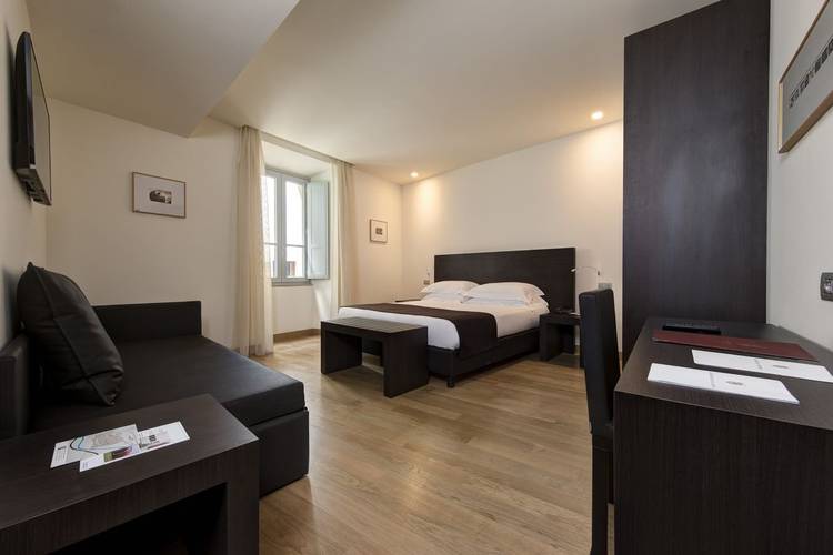Superior triple room hotel tiferno città di castello, umbria Superior triple room hotel tiferno città di castello, umbria