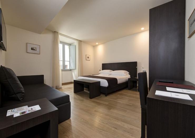 Camera Doppia Superiore Hotel Tiferno Città di Castello, Umbria Camera Doppia Superiore Hotel Tiferno Città di Castello, Umbria